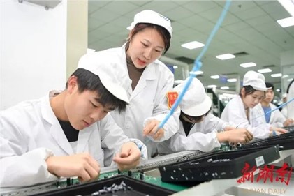 【转载】大道向前·沿着总书记足迹丨华体会·(hth)体育控股：下好“先手棋”